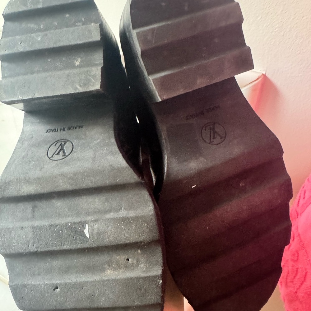 Louis Vuitton Laureate Chelsea Boots Monogram – 39/8.5 RARE & Discontinued 🦄 - Picture 4 of 9